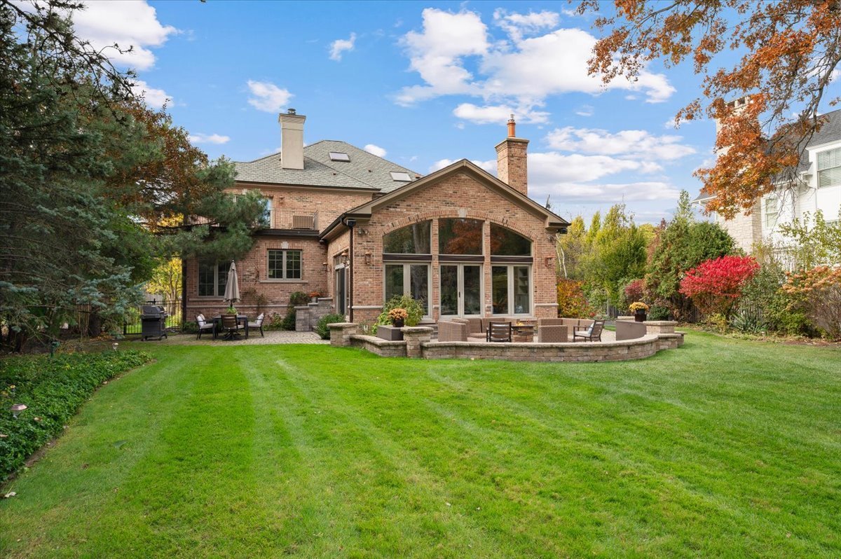 985 Pine Tree Lane