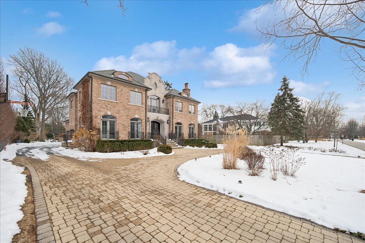 985 Pine Tree Lane
