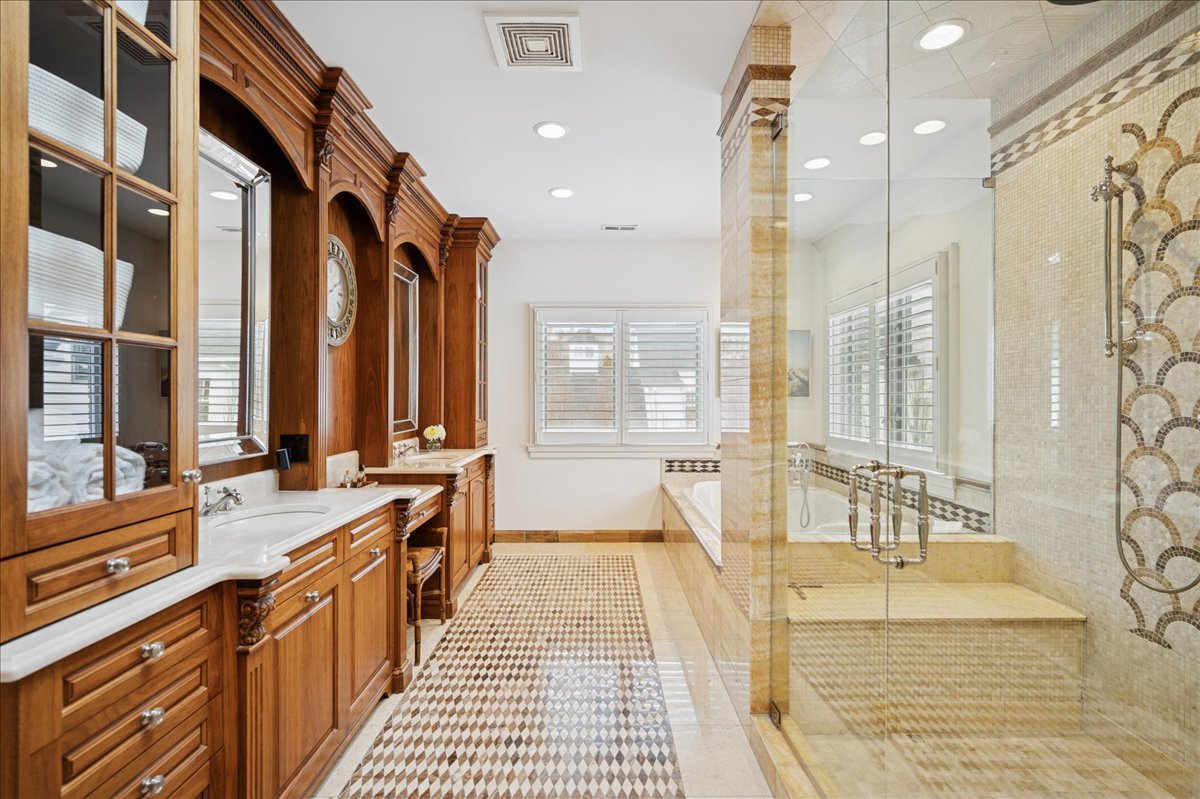985 Pine Tree Lane