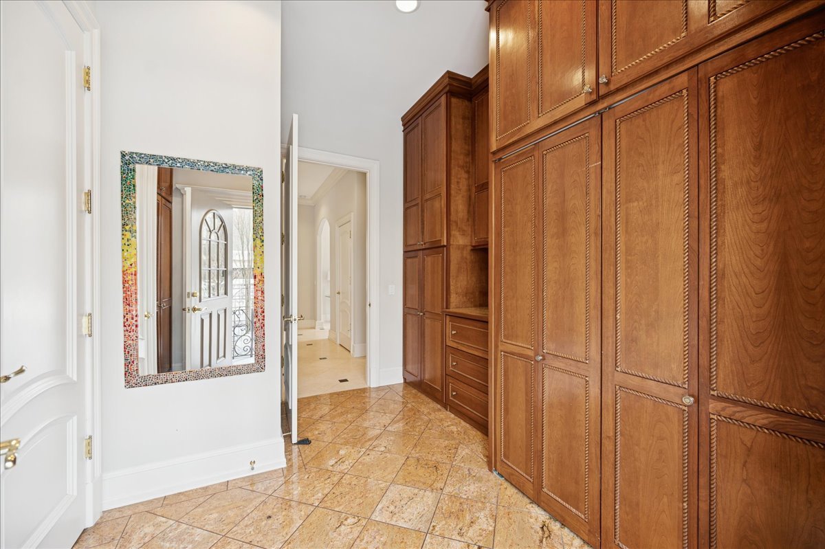 985 Pine Tree Lane