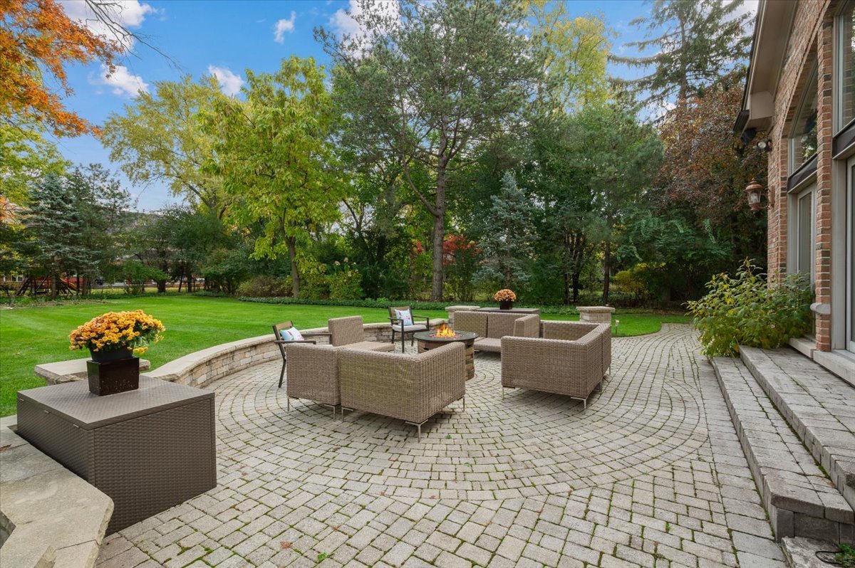 985 Pine Tree Lane