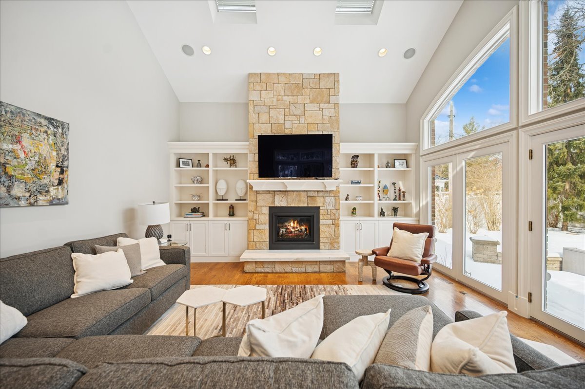 985 Pine Tree Lane