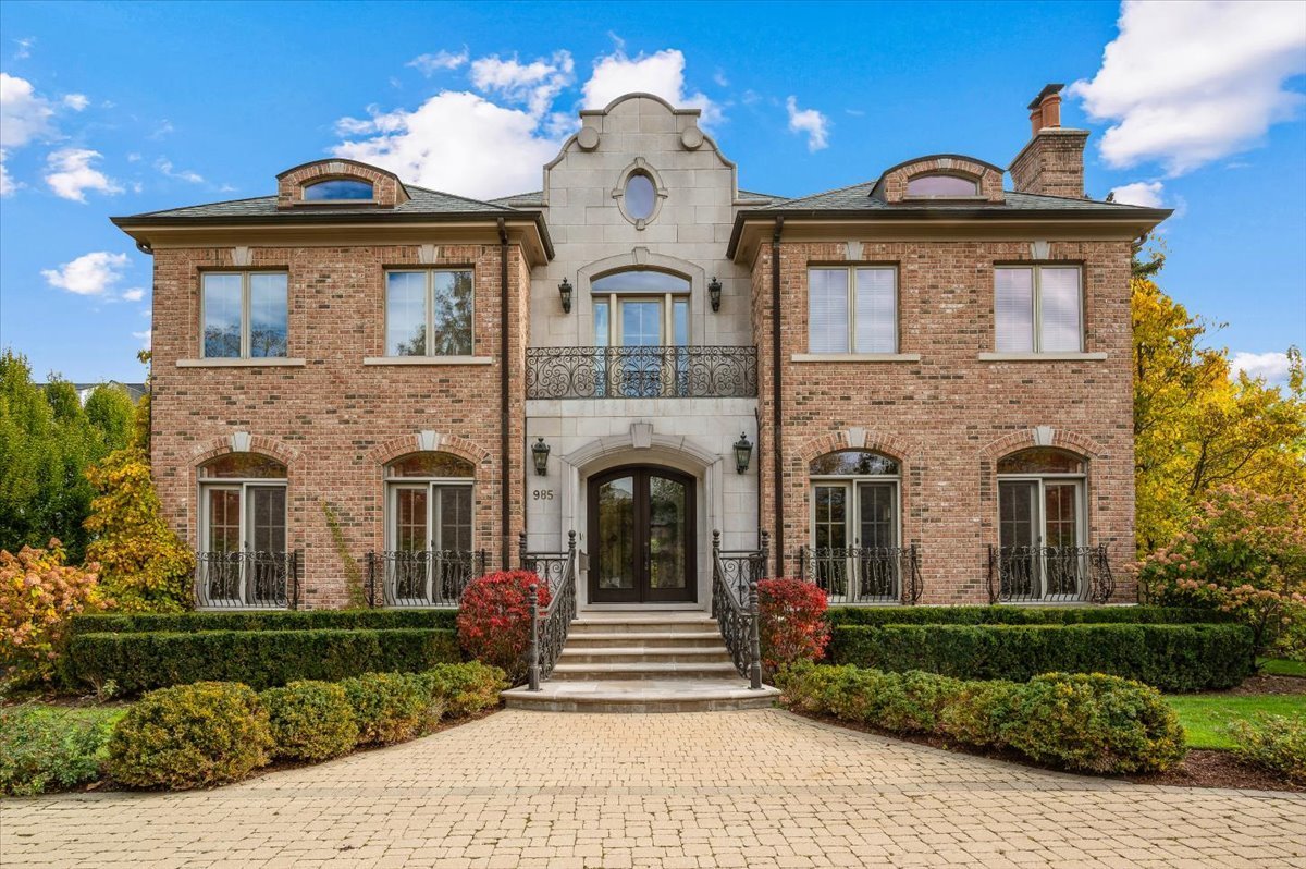 985 Pine Tree Lane