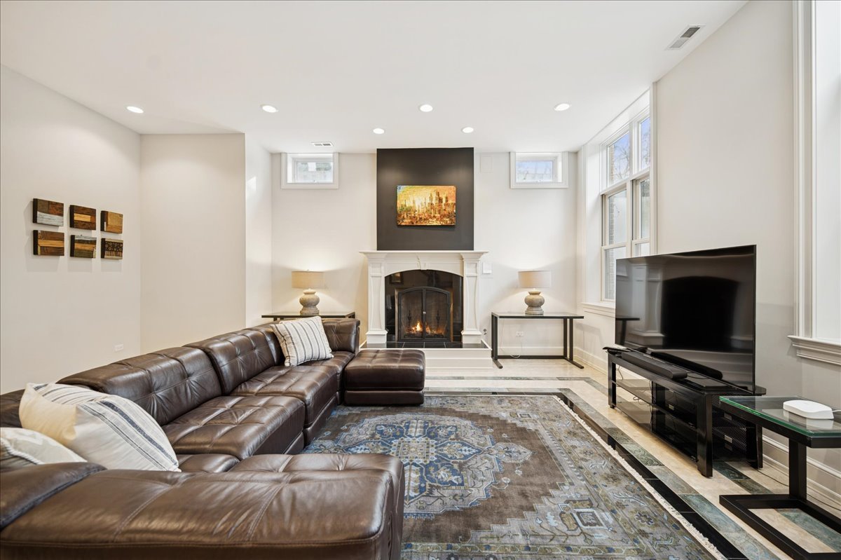985 Pine Tree Lane