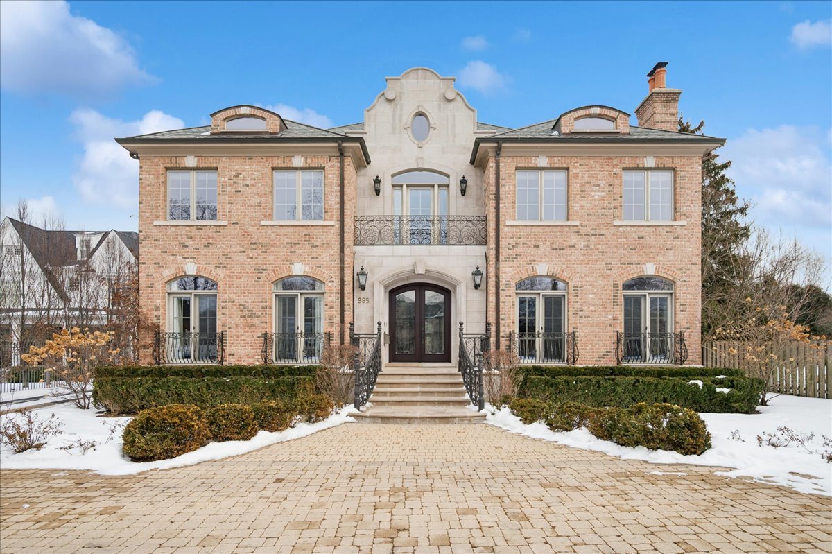 985 Pine Tree Lane