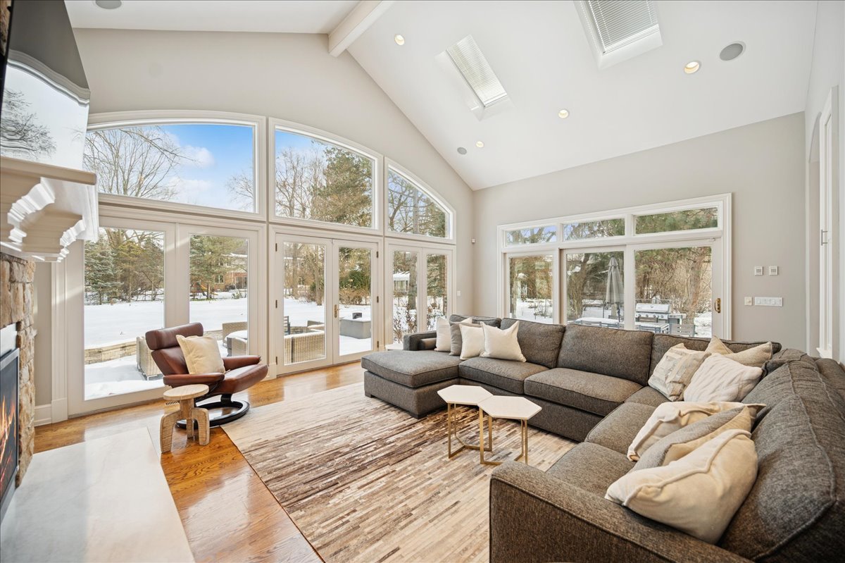 985 Pine Tree Lane