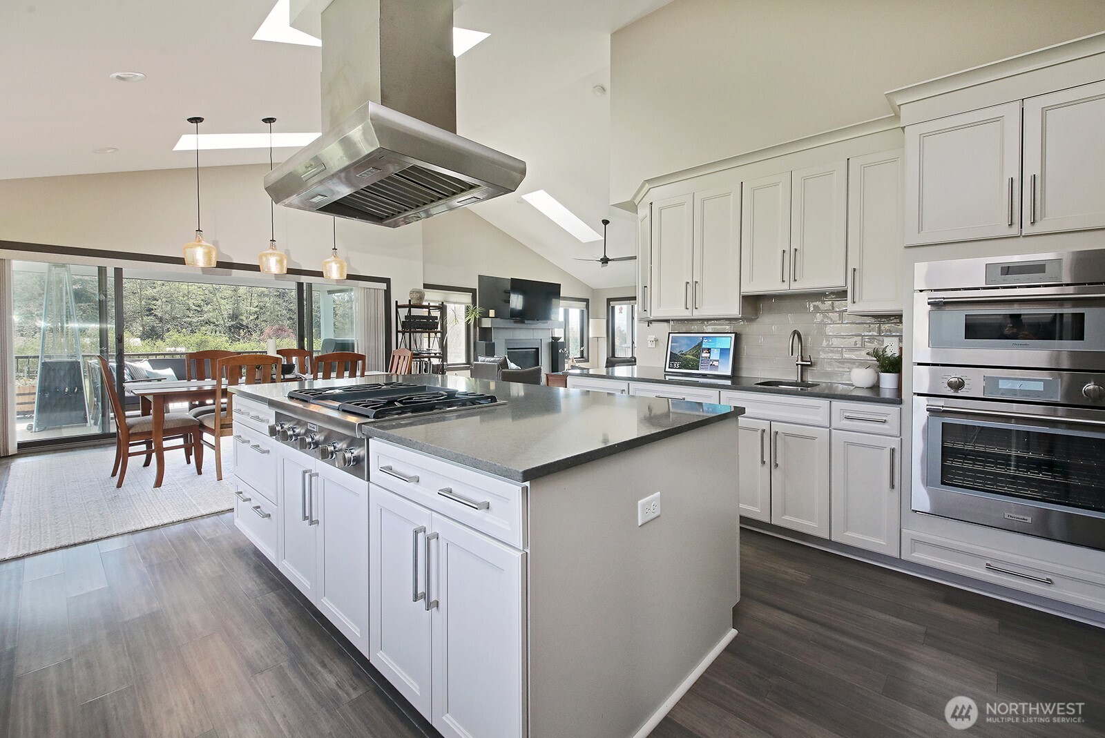 2015 Pinecrest Avenue