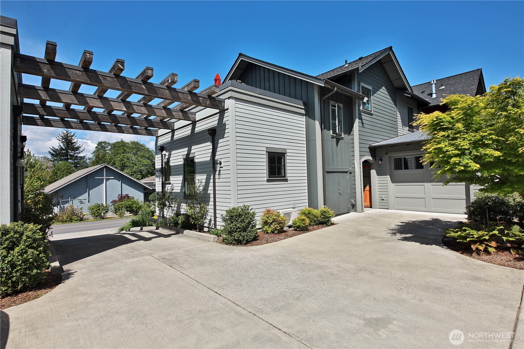 512 Cascade Avenue Unit: B