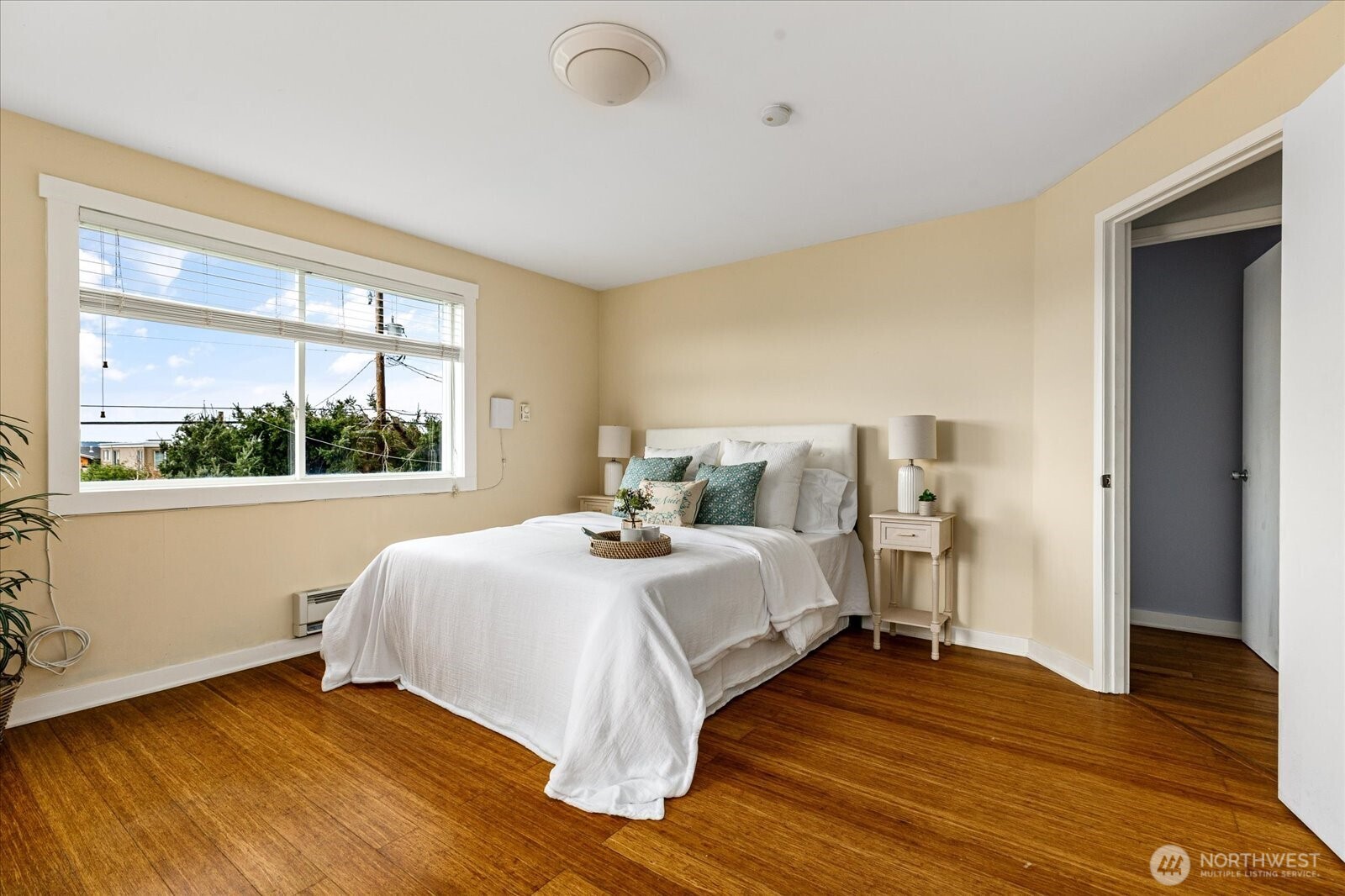 3661 Shorewood Avenue