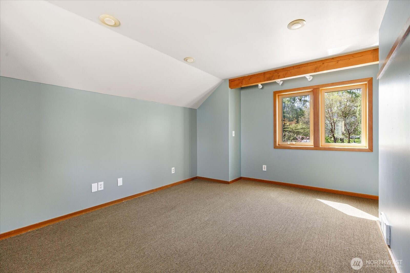 221 2nd Street Unit: 8