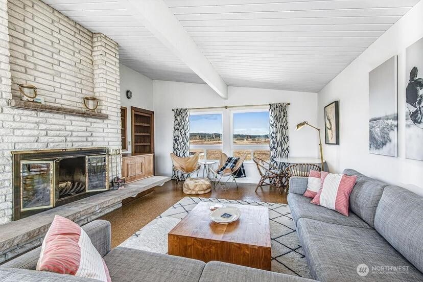 2577 Sunlight Beach Road