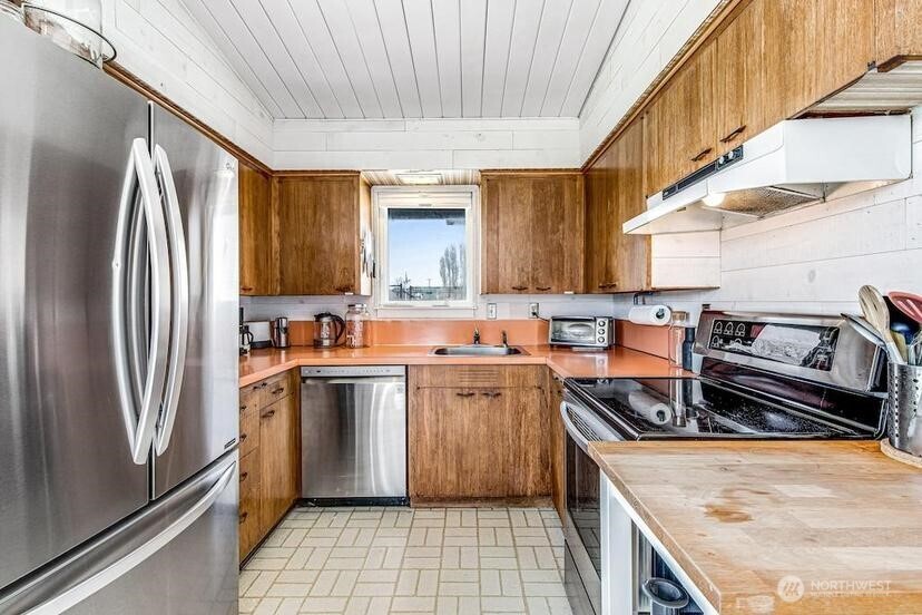 2577 Sunlight Beach Road