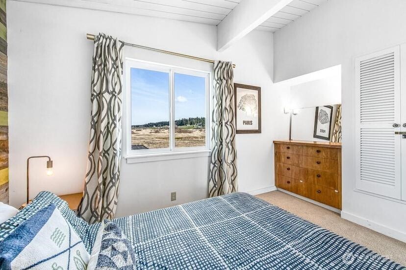 2577 Sunlight Beach Road