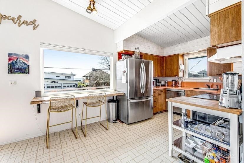 2577 Sunlight Beach Road