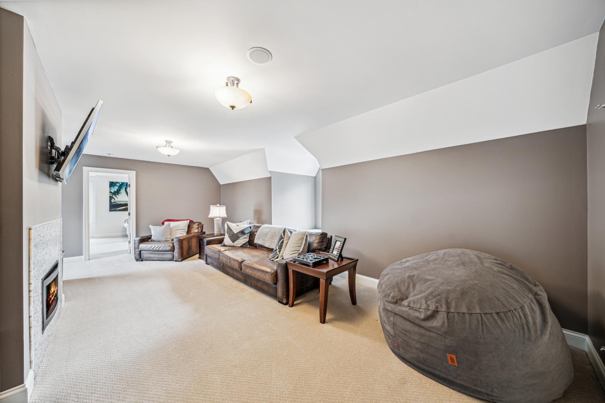 1 Meadow Lane N