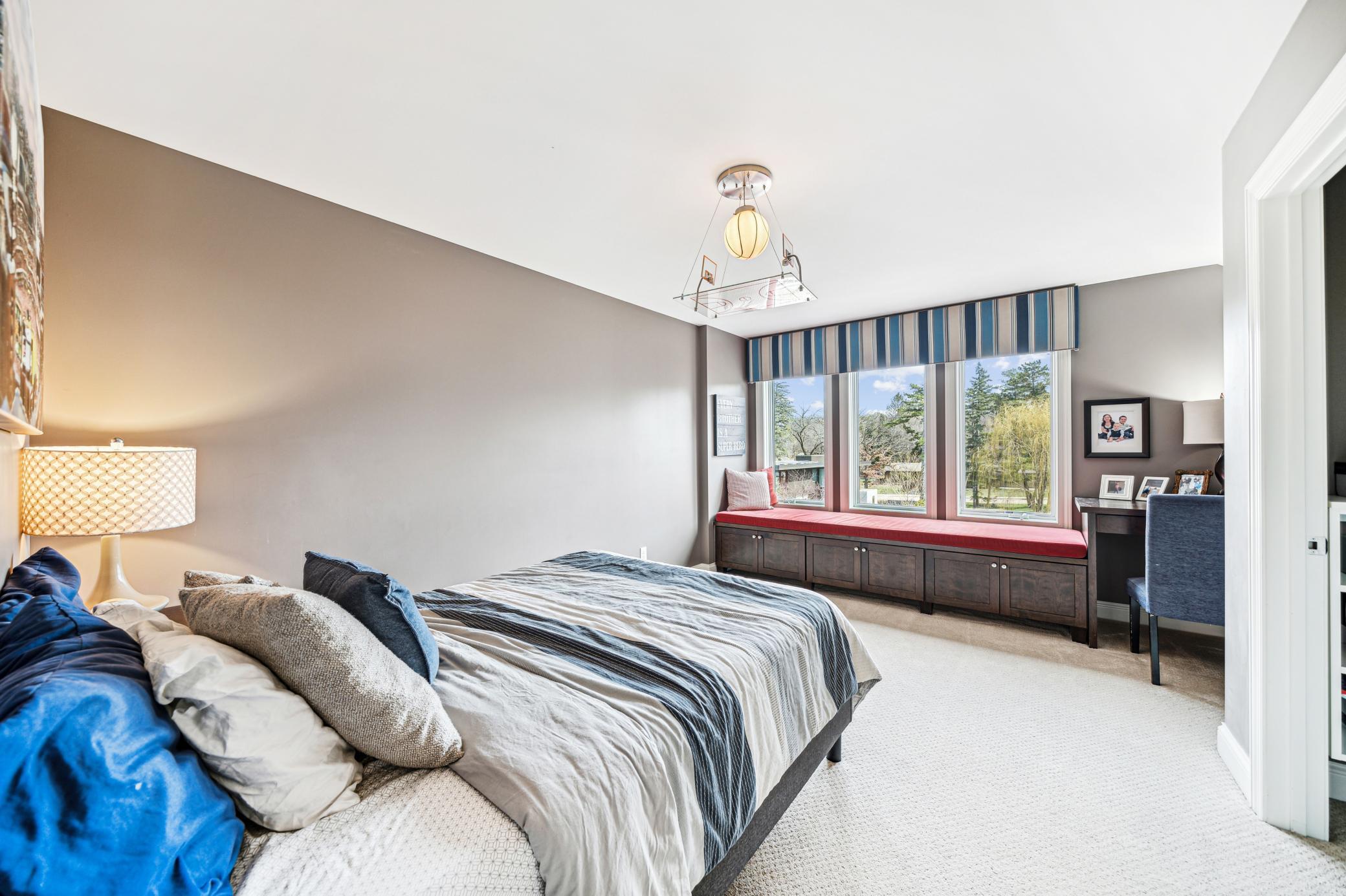 1 Meadow Lane N