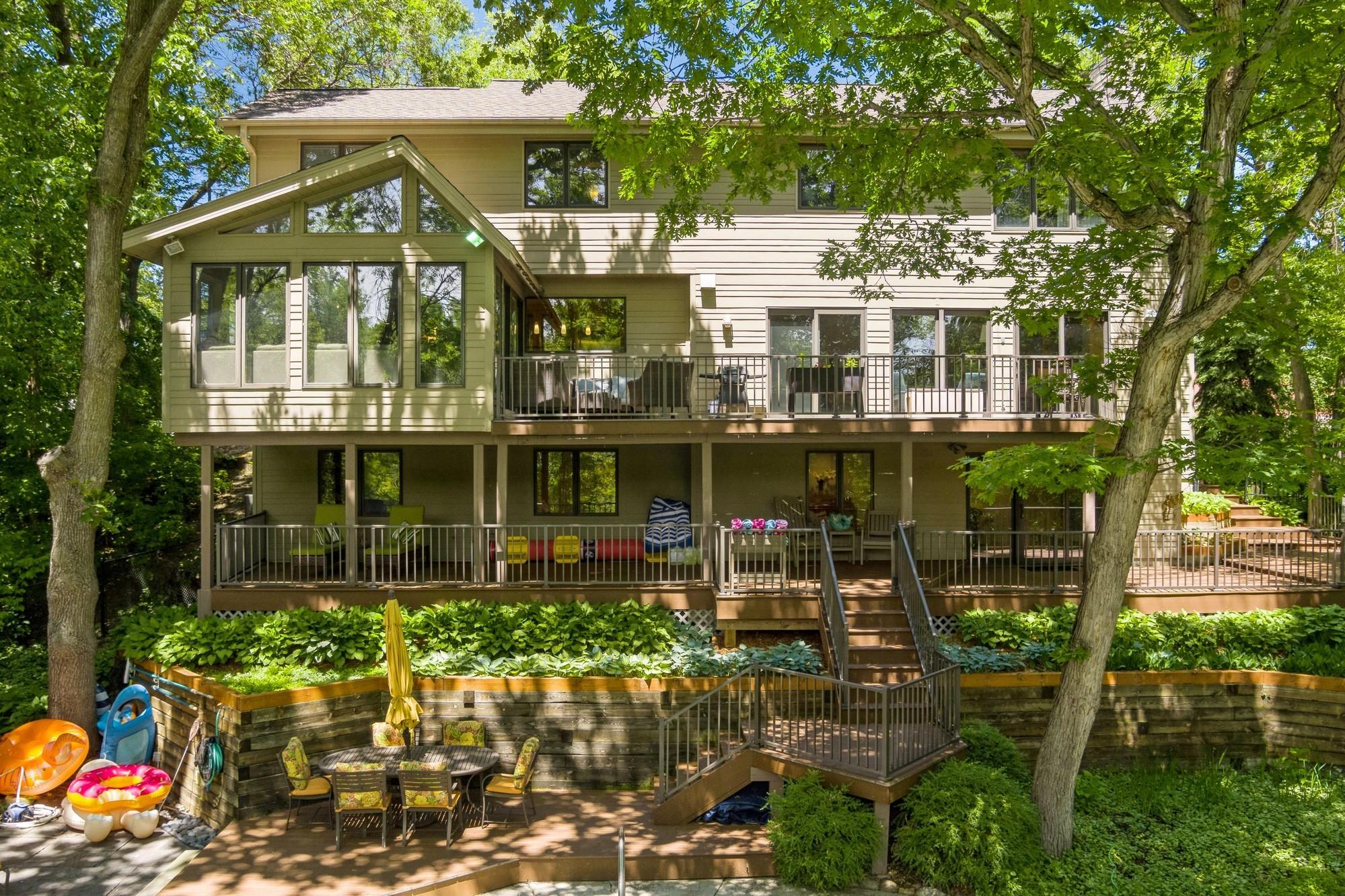 16795 Whittington Walk