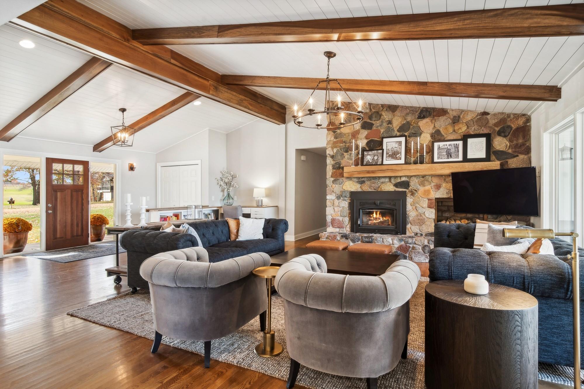 9655 Lakewood Circle