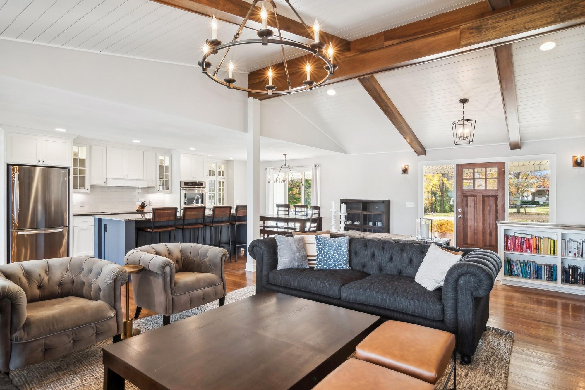 9655 Lakewood Circle