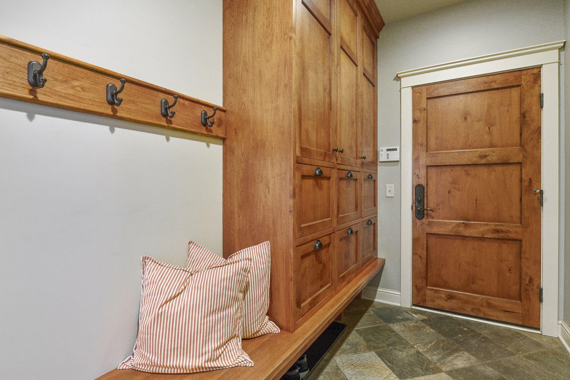 6470 Tanagers Point