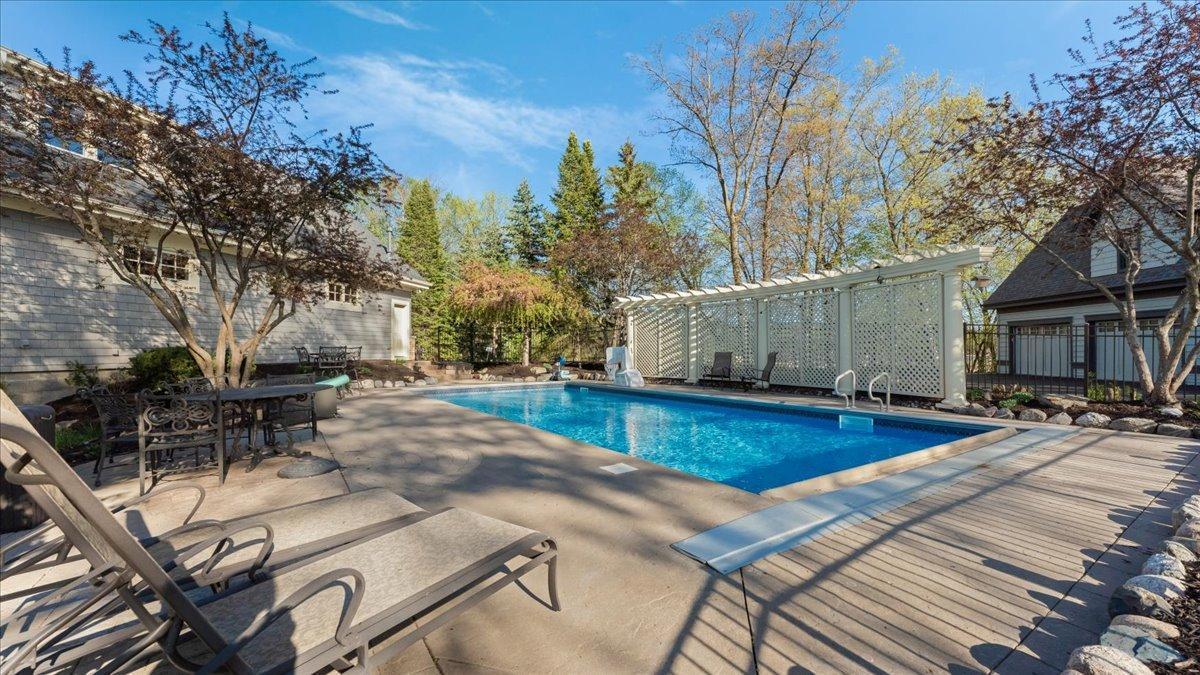 6470 Tanagers Point