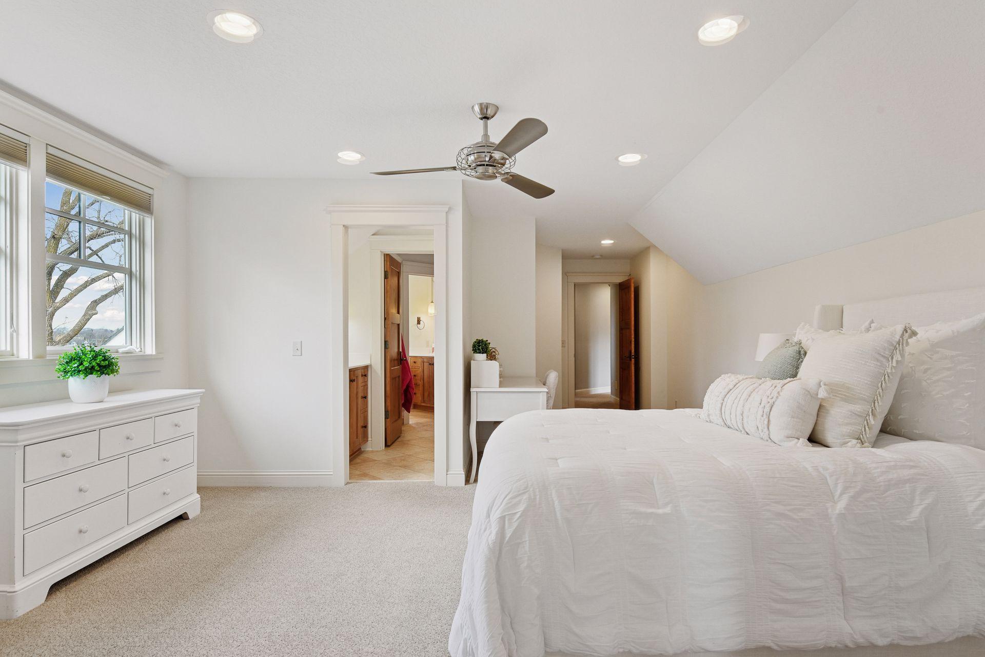 6470 Tanagers Point