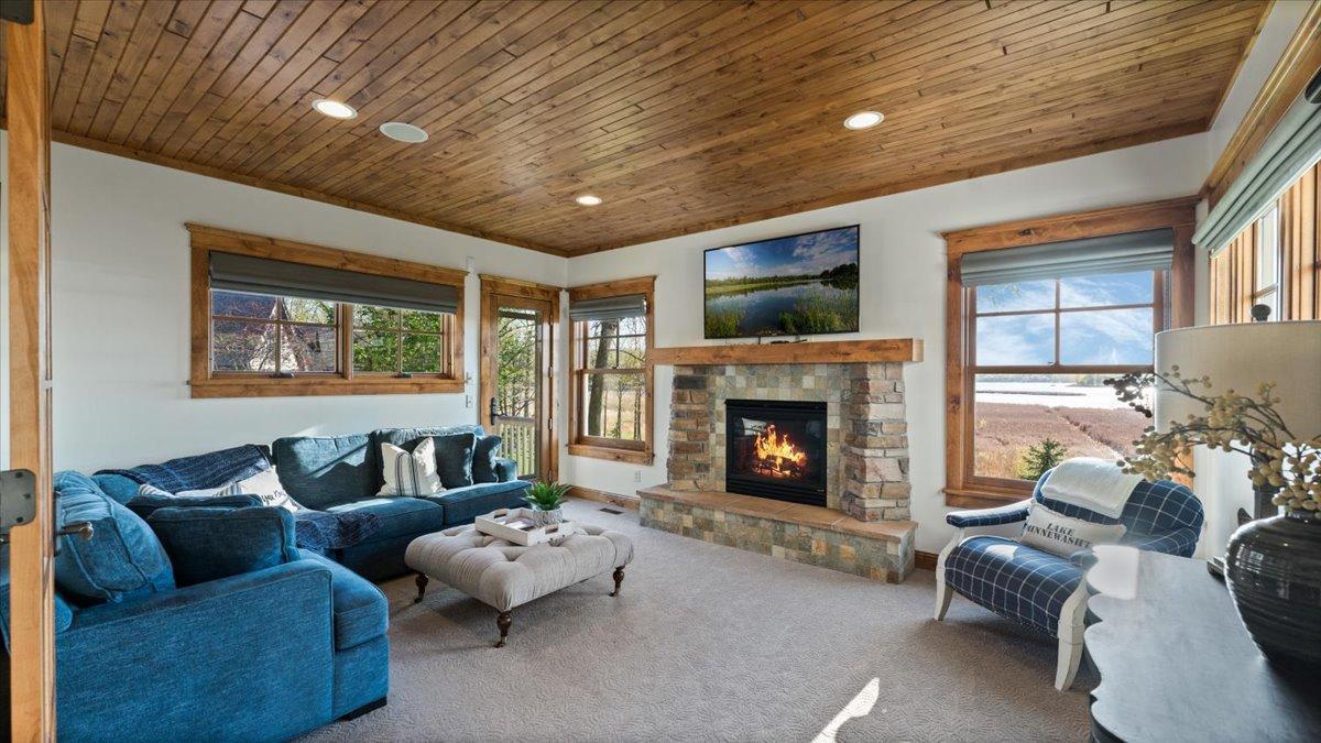 6470 Tanagers Point