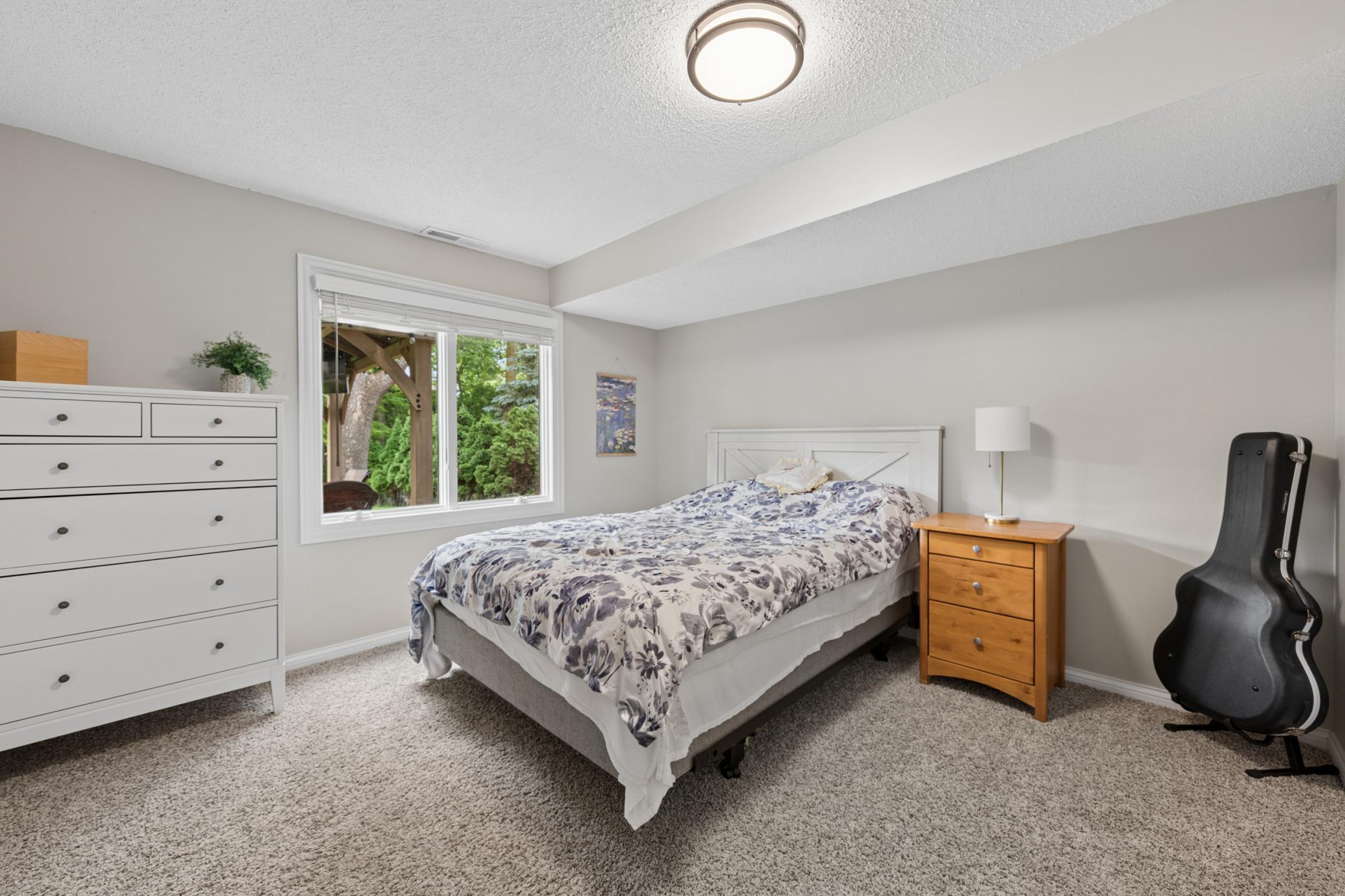 10505 33rd Avenue N