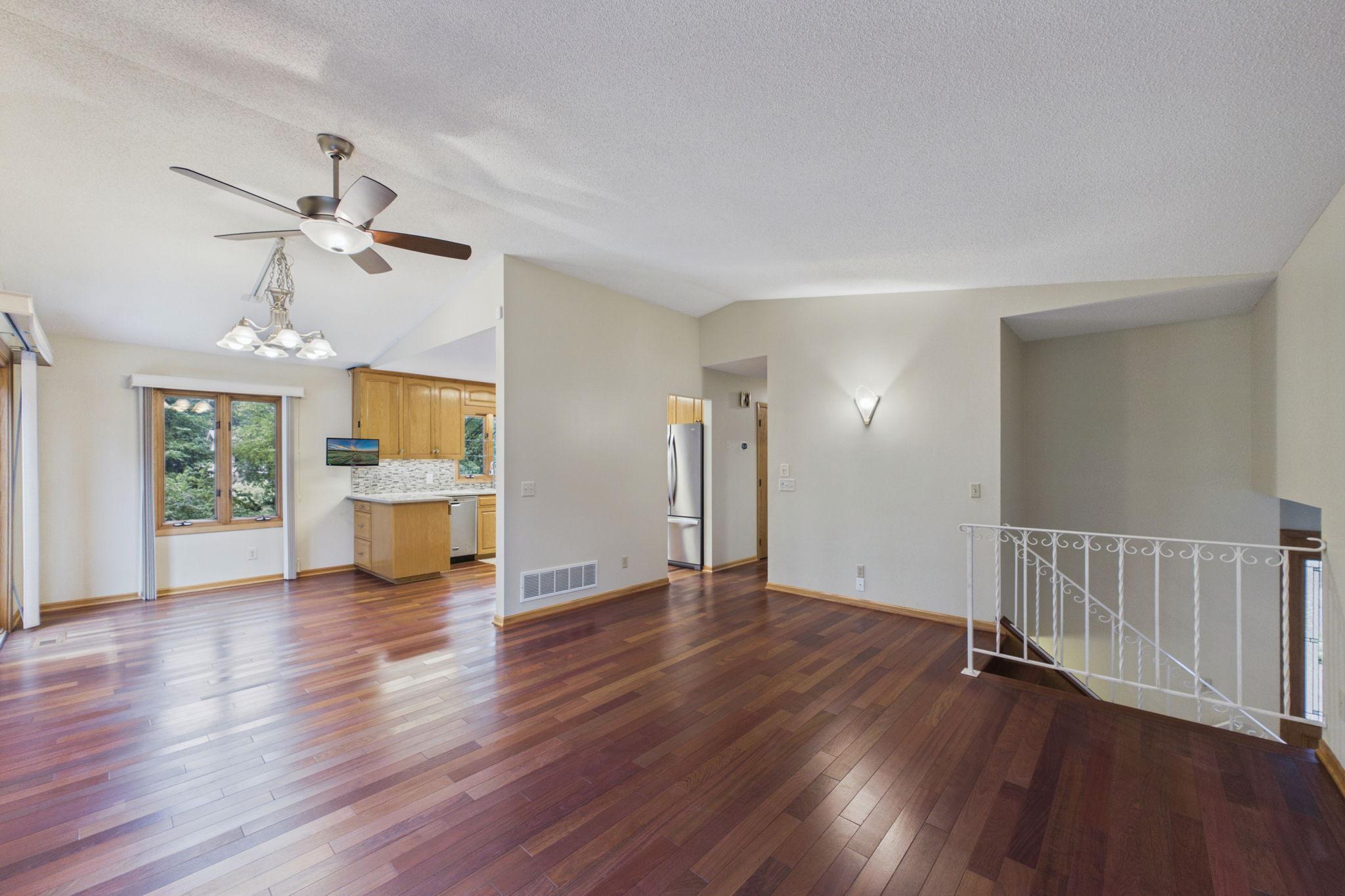 2742 Hilltop Court