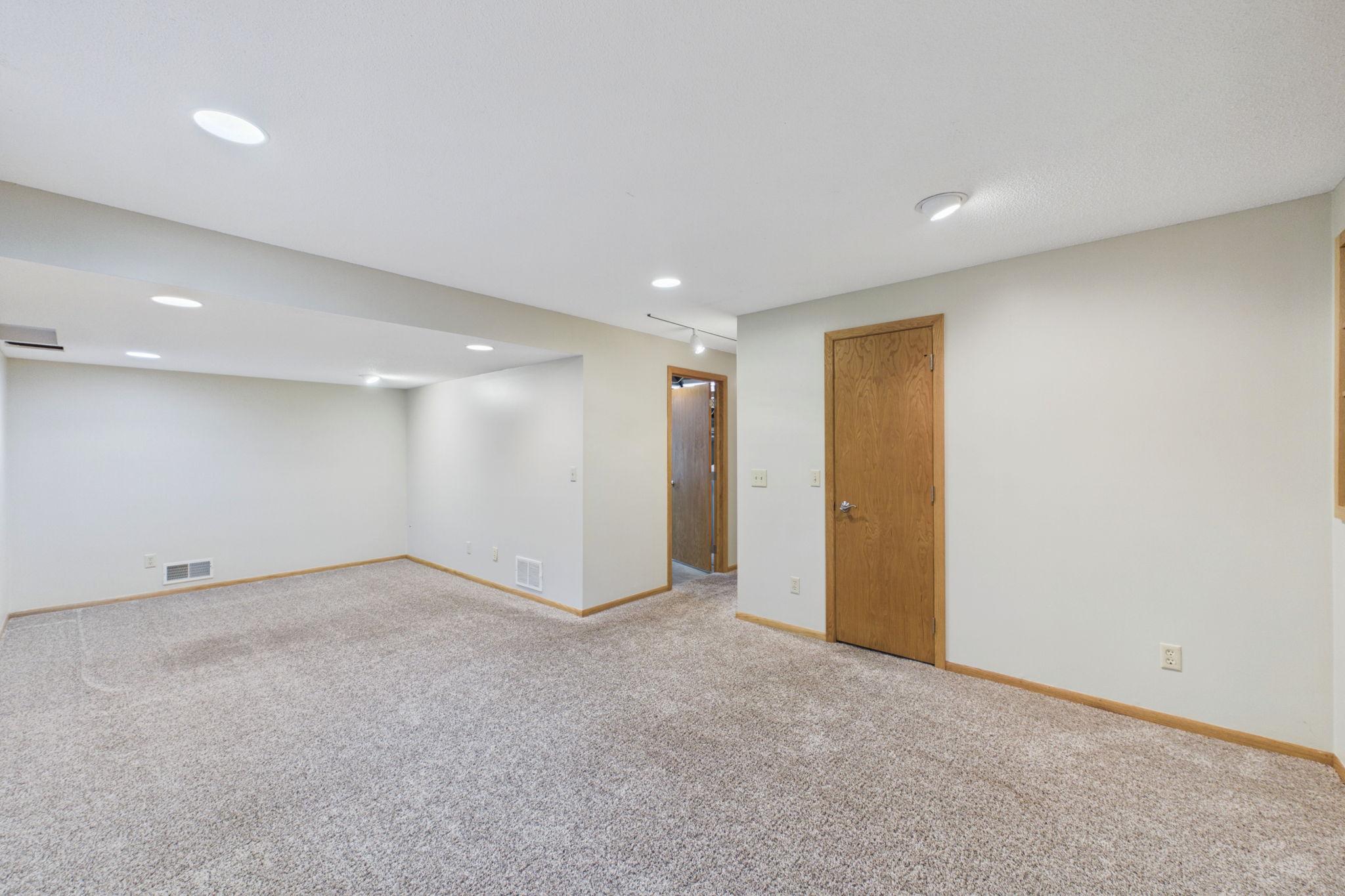 2742 Hilltop Court