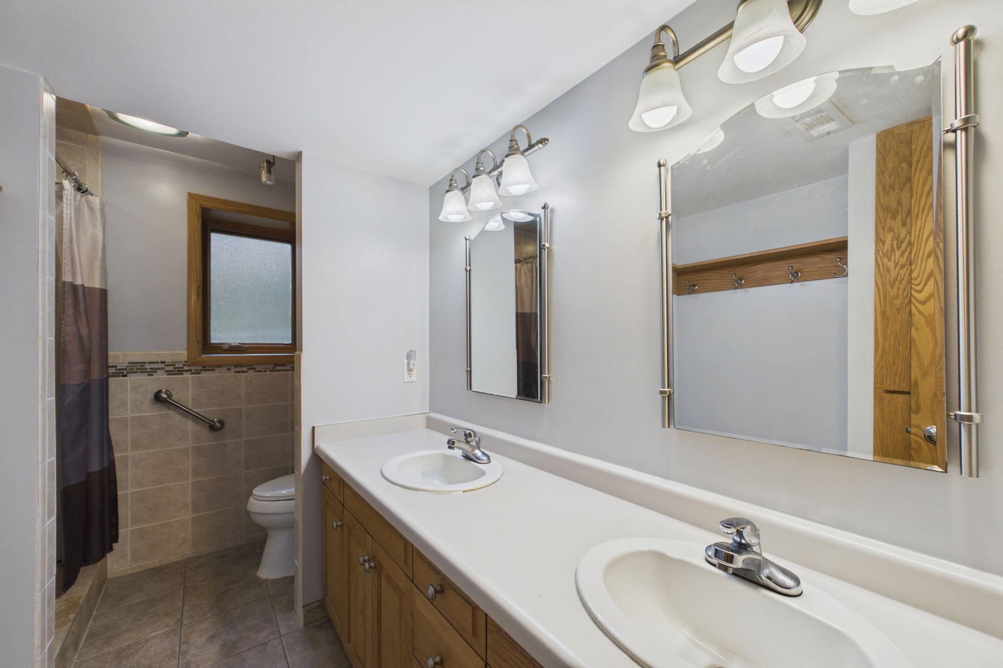 2742 Hilltop Court