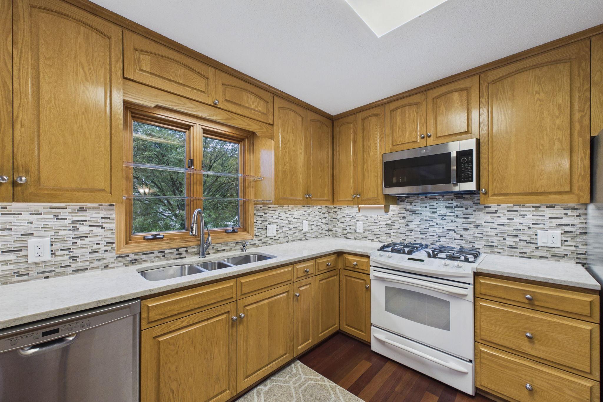 2742 Hilltop Court