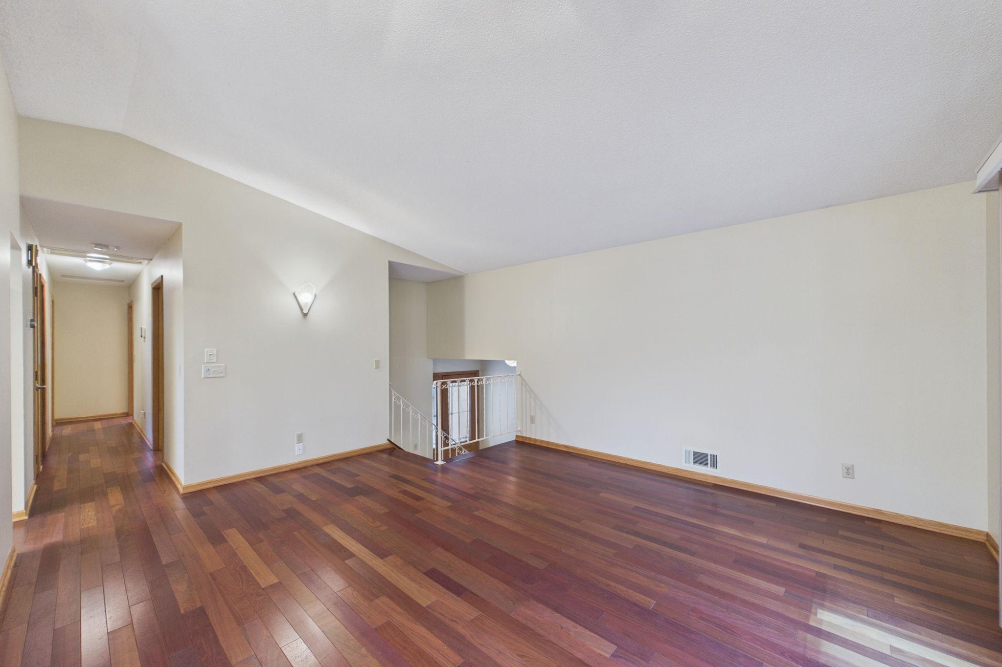 2742 Hilltop Court
