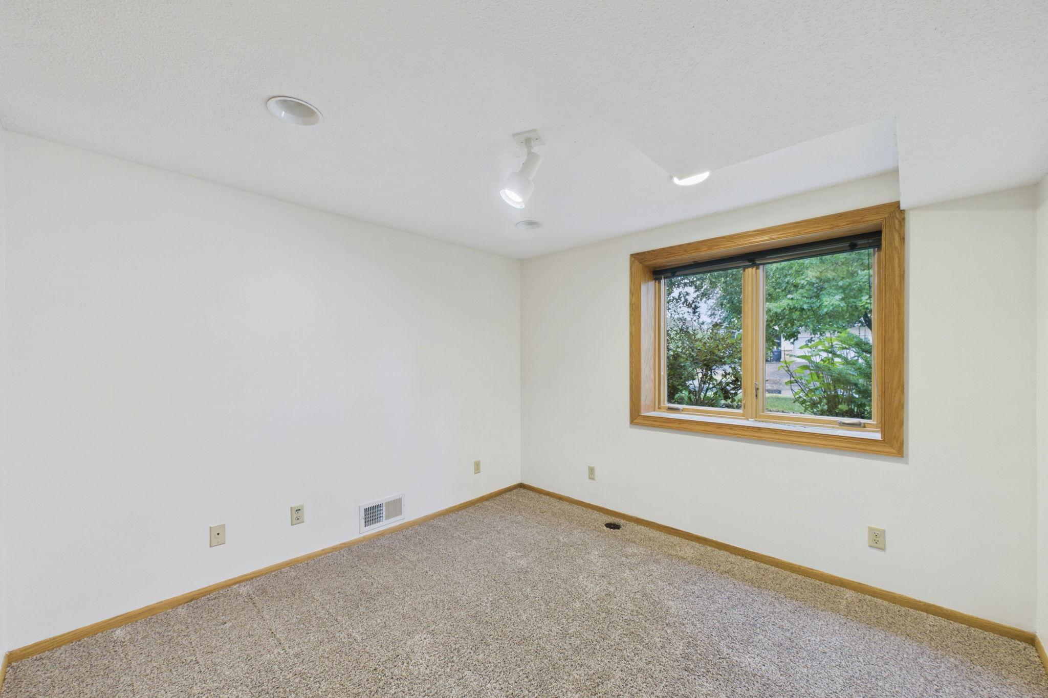 2742 Hilltop Court