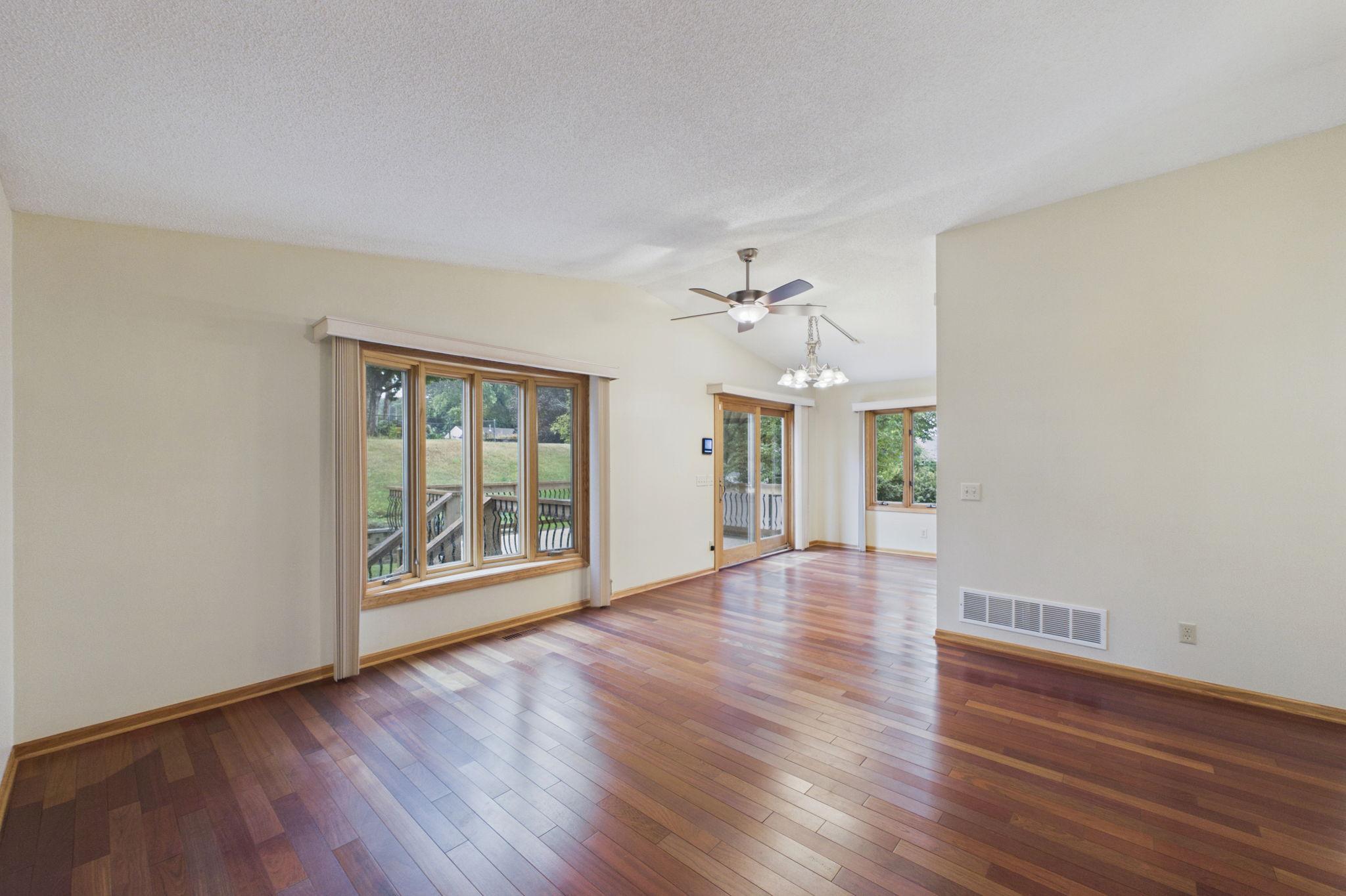 2742 Hilltop Court
