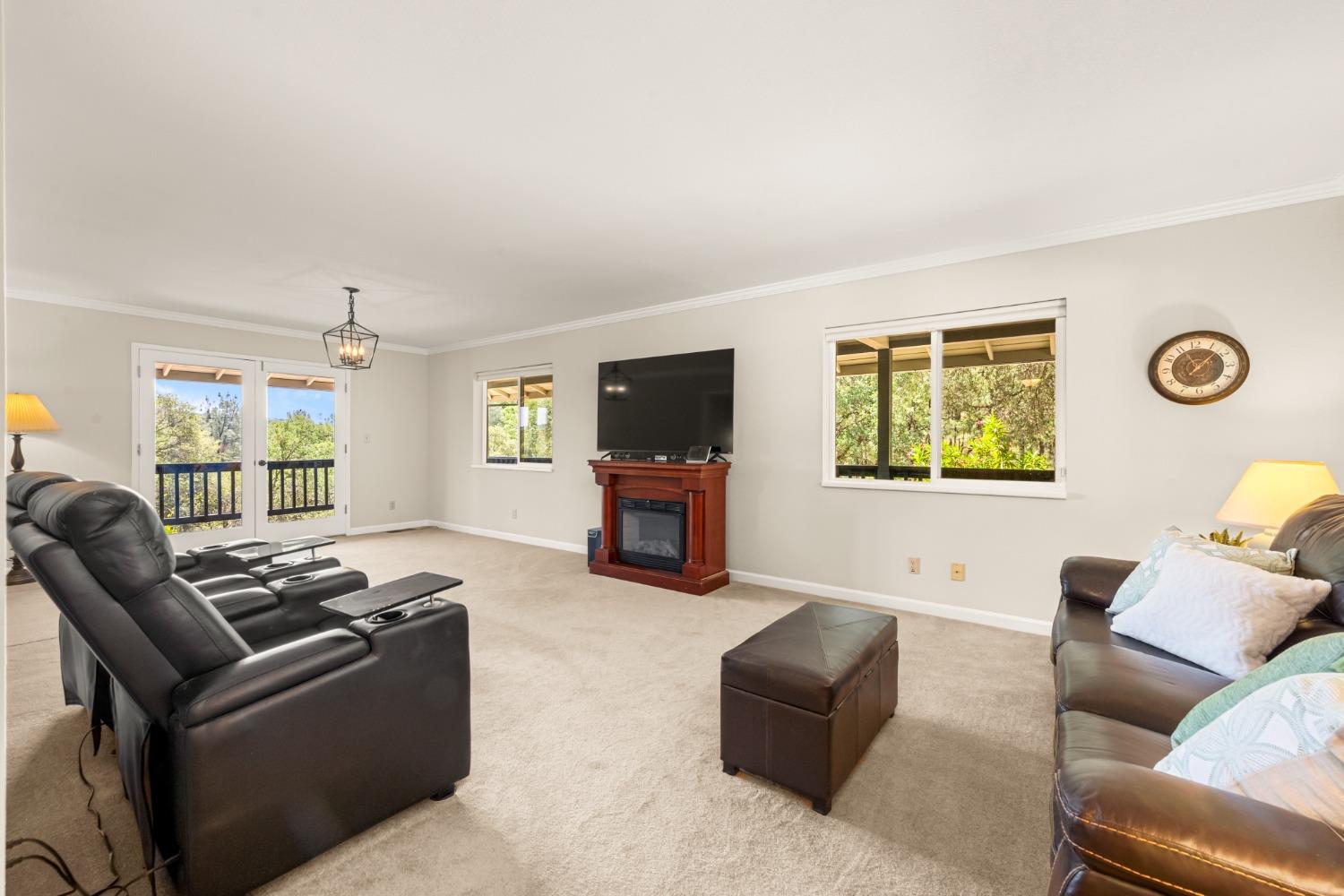 1001 E El Largo Drive