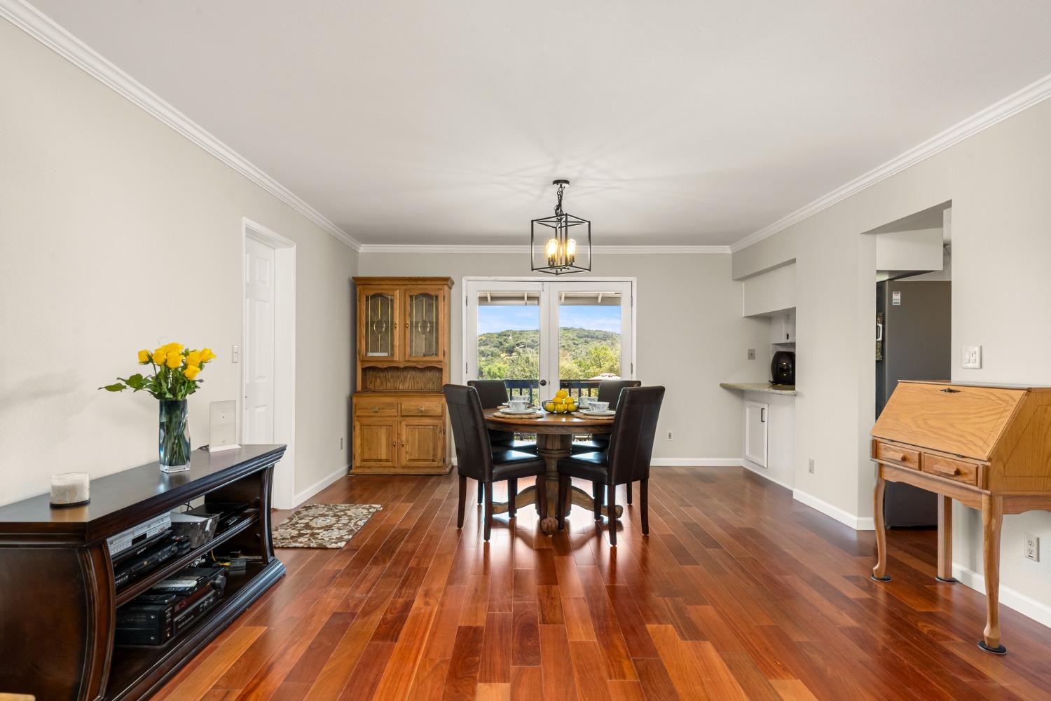 1001 E El Largo Drive