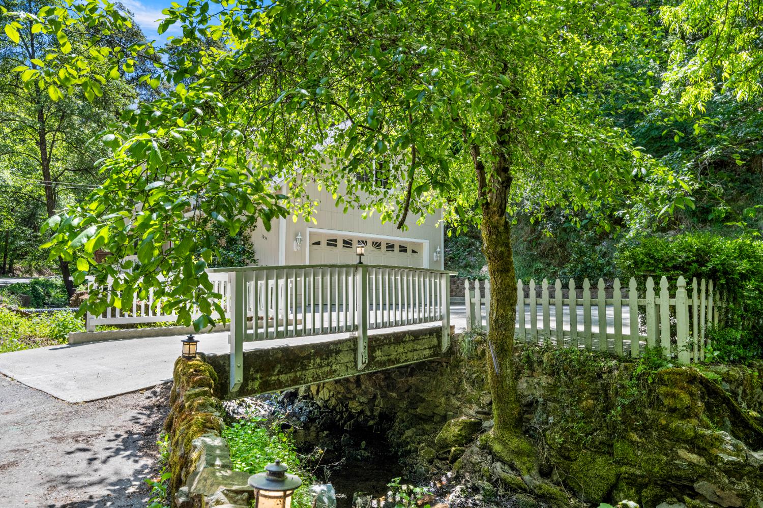 1854 Smith Flat Road