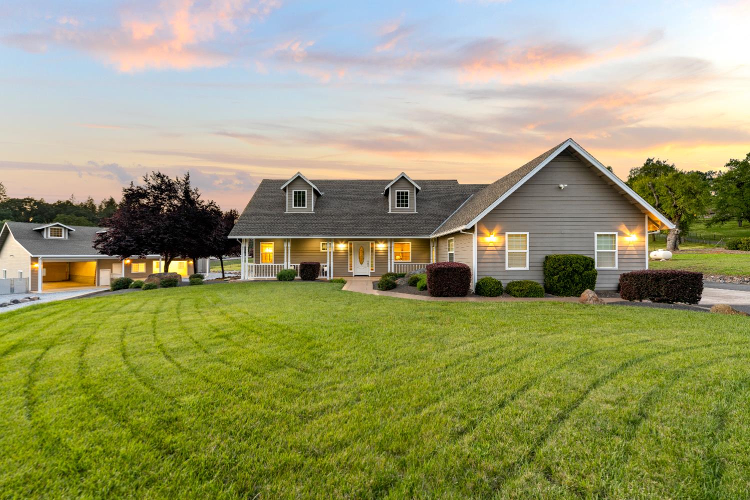 4350 White Rose Lane