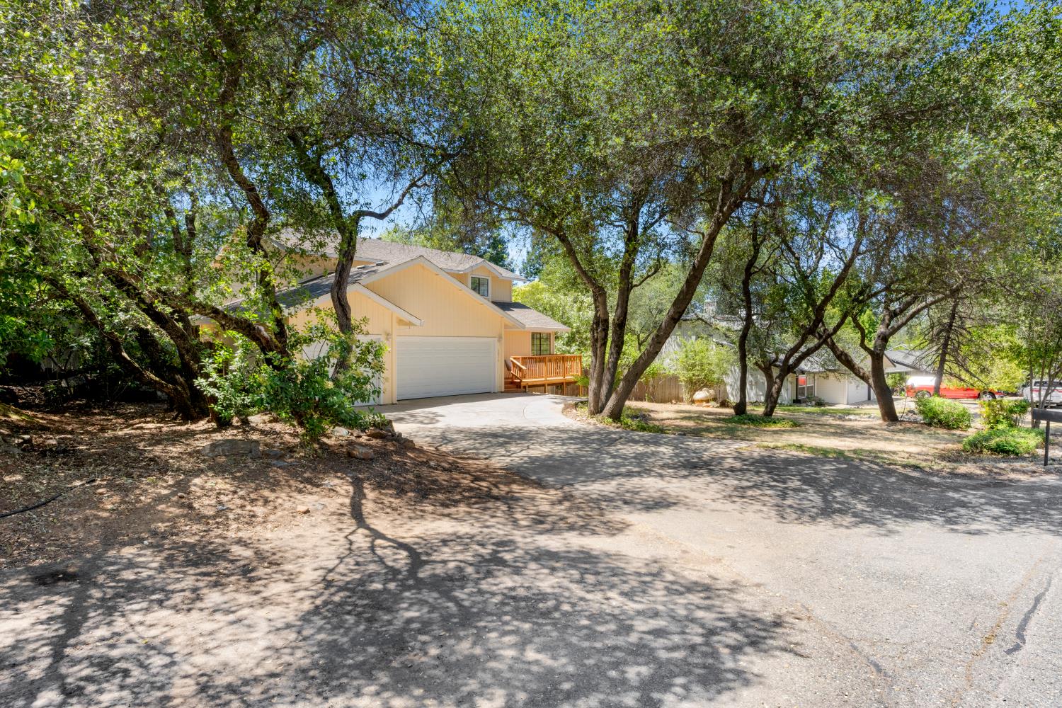2816 Hillcrest Drive