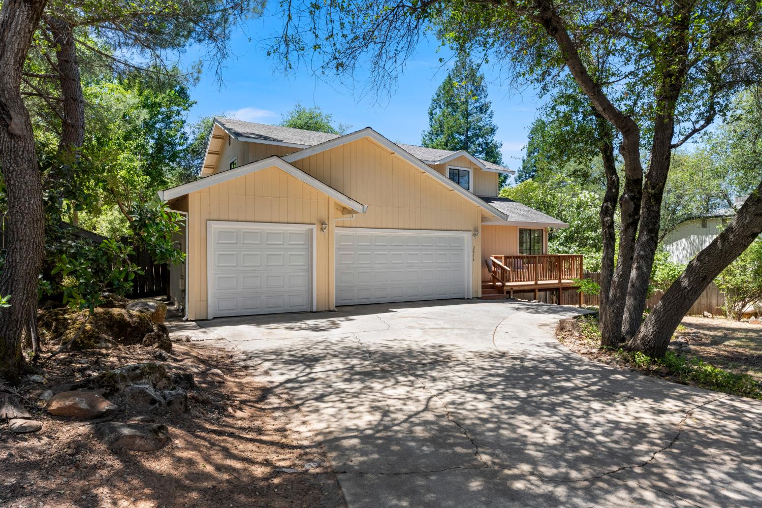 2816 Hillcrest Drive