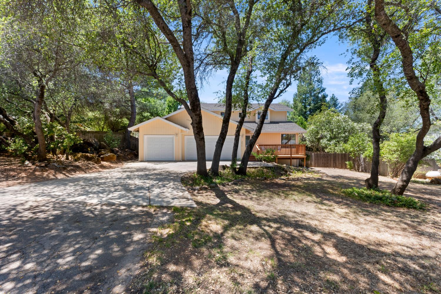 2816 Hillcrest Drive