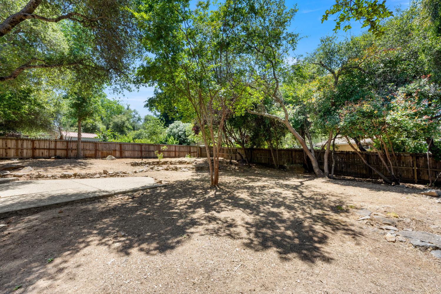 2816 Hillcrest Drive