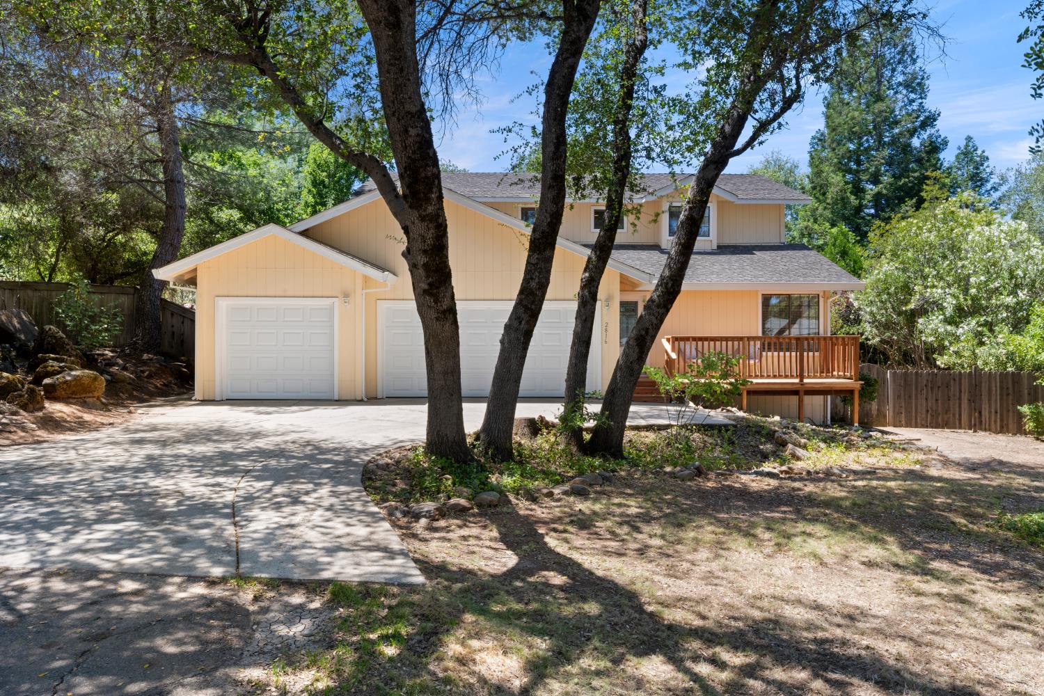 2816 Hillcrest Drive