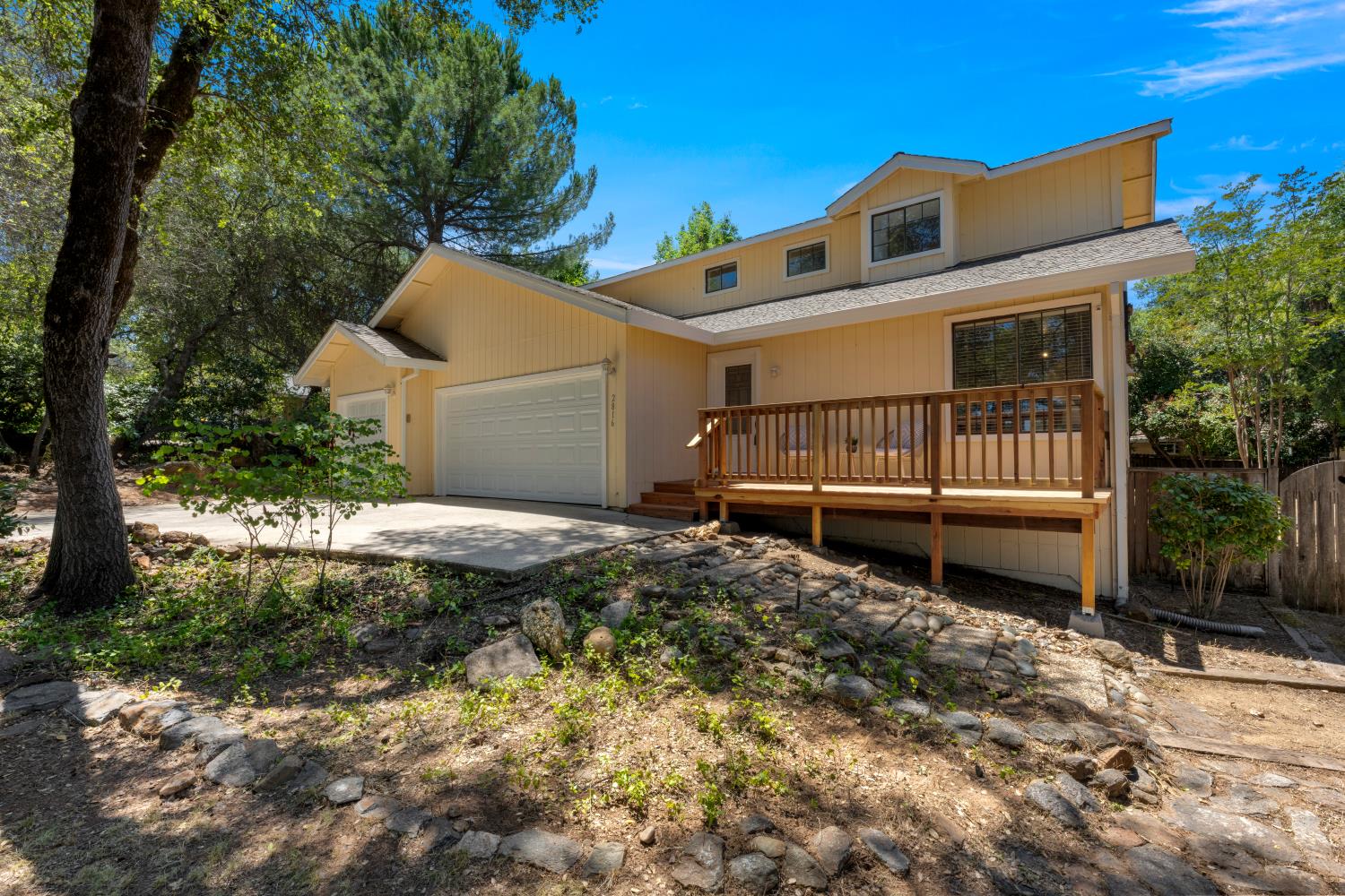 2816 Hillcrest Drive