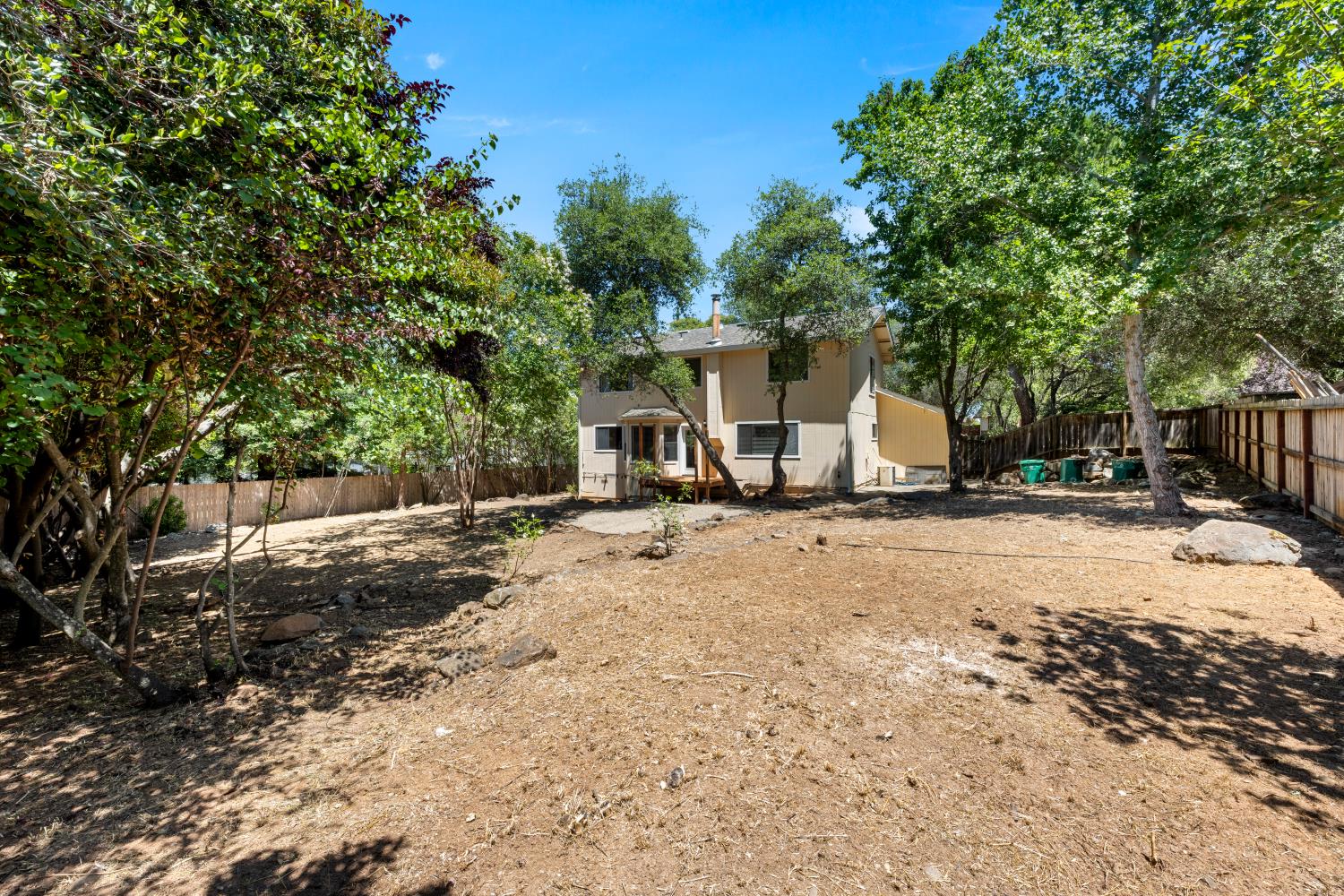 2816 Hillcrest Drive