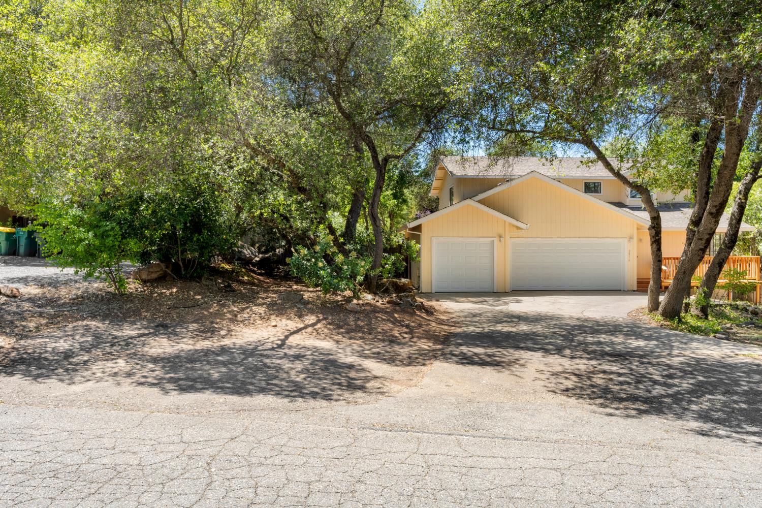 2816 Hillcrest Drive
