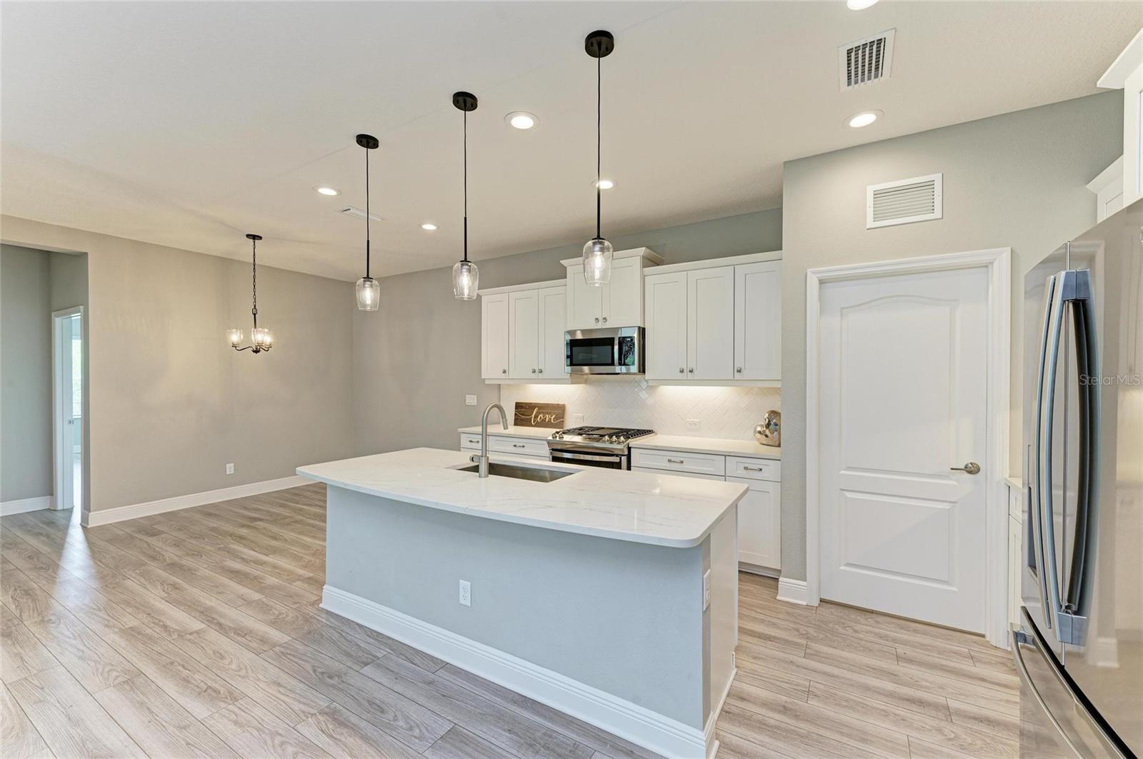 2802 BUTTERFLY JASMINE TRL