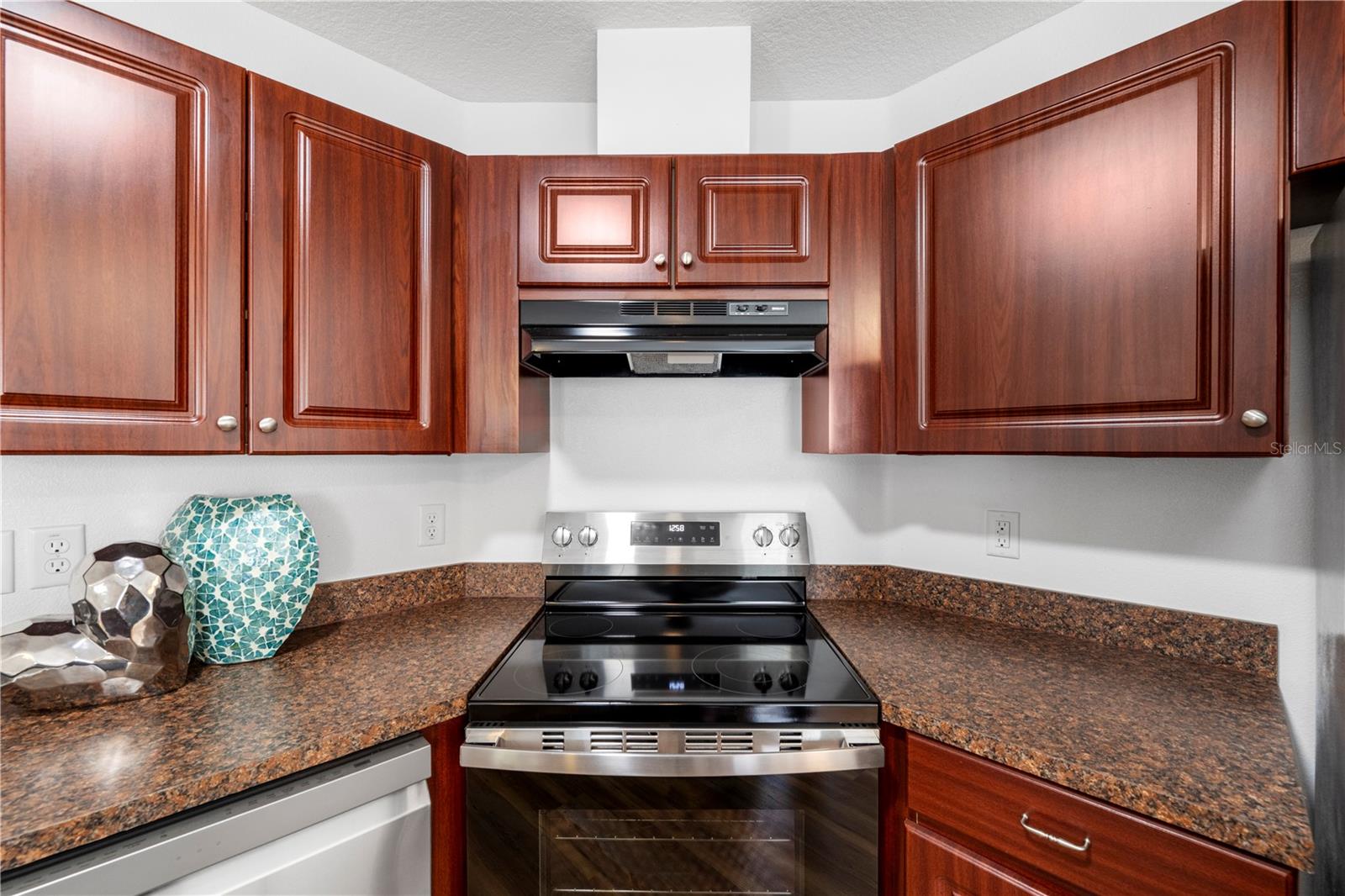 15404 BAMA BREEZE PL