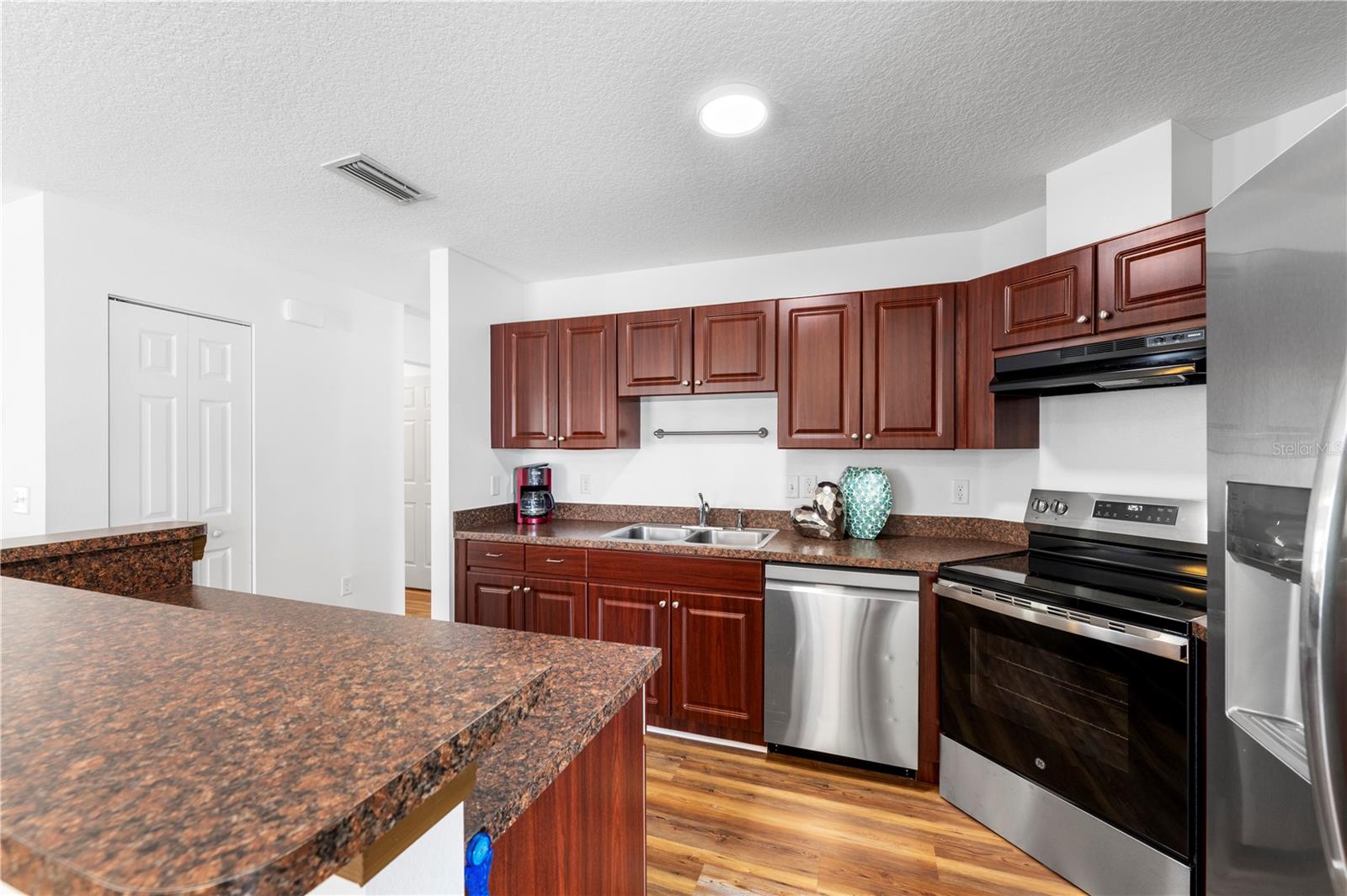 15404 BAMA BREEZE PL